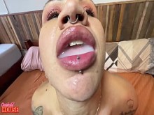 Marido Cuckold reúne a sus amigos Pauzudos para ver a su esposa en un Suruba con ellos