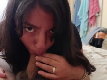 Le doy unas mamadas a mi cuñado para quitarle el estrés