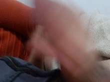 Hermosos y grandes labios carnosos, dejando al cornudo emocionado, con su beso y sus manos rápidas masturbándose