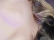 Chica gato da una mamada de garganta profunda y le sacan la verga antes de venirse