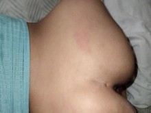 La joven esposa en estilo perrito se follan al culo