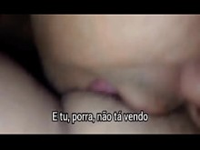 Chupando el coño que el macho acaba de correrse sobre su cornudo lechón