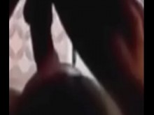 Marido cornudo pone una cámara oculta en el dormitorio y pilla a su esposa cachonda infiel tragándose la gran polla negra de su amante