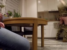 Cornudo mira a mi vecino correrse en mi coño mojado después del cunnilingus????????