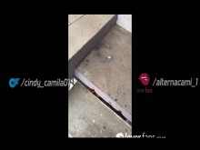 pequeña esposa caliente es follada por el culo por la gran polla de su amante frente a cornudo