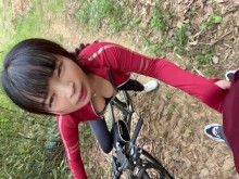 La esposa del granjero de cabello negro de pecho grande al aire libre, mamada para miembros del club de fanáticos | Japonés, aficionado, rodaje personal, pov