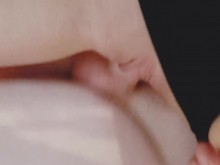 El coño de la esposa caliente está llena de un creampie de extraños - segundos descuidados