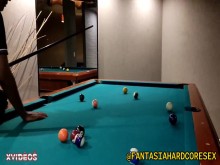 Estaba jugando al billar y terminé follándome a la novia de mi mejor amigo.