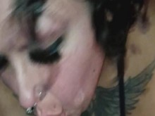 Latina chupa la polla blanca de su amante (Dougie)