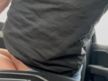 A pelo en el asiento trasero esposa puta creampie trampa