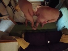 Marido bi cornudo ayuda a su esposa con un cliente en la autocaravana