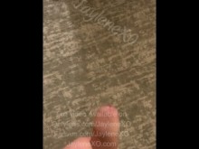 Me puse tacones y dejé que otro hombre me golpeara a lo perrito mientras mi marido tenía que mirar.