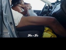 Sexy y gruesa bbw de ébano se traga una gran polla negra (traga semen en el coche)