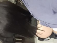 Vecina quiere su dosis de polla en plena reunión