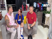 Suegro pervertido me folla mientras el cornudo de mi prometido juega en la pc-KATTY BLAKE