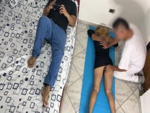 EL MASAJISTA ME COJE AL LADO DE MI NOVIO