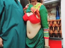 Desi Punjabi Bhabhi follada por un marido cornudo con una voz hindi clara y caliente