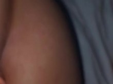 Hombre asiático tomando consolador en su culo