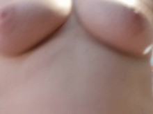 Hotwife provocando la polla flácida desbloqueada del cornudo!