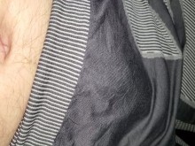 Enorme erección matutina de nuevo. Pants intentó detener a esa serpiente sin éxito. Pene palpitante Parte 6