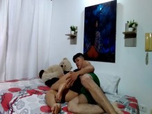 Me follo a mi hermanastro y me llena la panocha de leche.