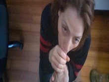 ¡Un fan le ruega a Heather Kane que su mamada con dos puños "no sea justa" y brota!