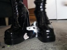 ¡Perra botín con un humor despiadado por la destrucción!