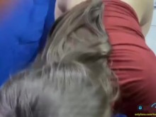 Esposa tiene sexo con el tatuador delante de su marido cornudo