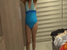 En la playa mi bella esposa se luce en bikini y me pone las pollas bien duras