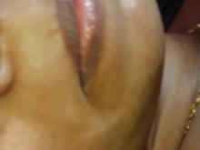 Por favor, fóllame duro, deberías ir profundamente dentro de mi coño cachondo. Fóllame más duro, hermano.