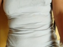 Me ven desde la casa de alado y yo sigo masturbandome hasta sacarme cremita de mi panocha