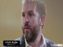 MILFY BBC La MILF rubia hambrienta Desiree Dulce abandona a su marido por la dura polla de Hollywood