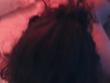 Pareja domina a su amigo en un apasionado trío FFM: atado y besado con semen