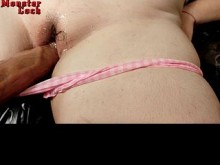 Mujer infiel follada delante de su marido, abriendo su coño