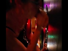 Dirty_Ruth chupa una polla en el agujero de la gloria en una fiesta en una casa de Halloween de los años 20