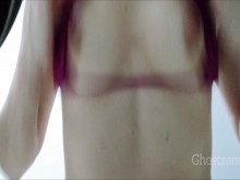 Videollamada con mi amiga a escondidas de mi novio ????. Me babeo las tetas y las toco ????