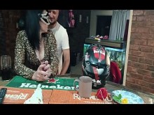 Cornudo esposa caliente pillada haciendo trampa con el fontanero