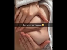 Chica universitaria se folla a un chico para recibir tutoría en Snapchat