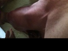 Práctica de follada de garganta con madrastra, corrida.