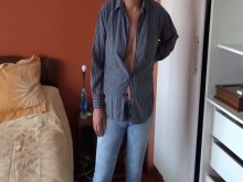 El marido de la criada se pajea mientras me visto para ir a trabajar