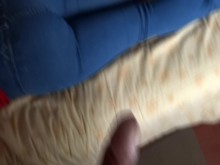 Los amigos del hijastro se pajean mirándome el culo y quieren follarme