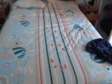 Mi esposa en la playa con su joven amante, se exhibe, se masturba, gran corrida en su concha peluda