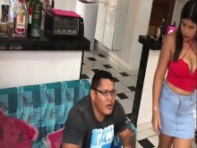 Amigo del cornudo con su esposa