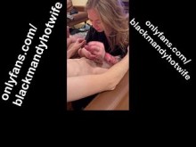 novia folla y chupa mientras su novio cornudo la mira convertirse en un contenedor de basura en gangbang