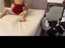 Esposa amateur se folla a un suscriptor mientras su novio los mira