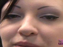 Big Booty Cutie desnuda todo en el sofá de casting