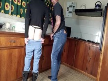 Mi amigo quería follarse a mi esposa así que le dije que sí, si puedo mirar.