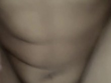 Comparto a mi esposa y otro hombre se corre en su coño y uso su leche como lubricante