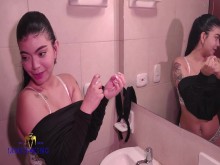 novio cornudo comparte su HOTWIFE y le da una sorpresa con los ojos vendados y manos atadas