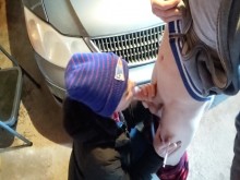 Heather Kane chupa semen de una polla para arreglar su llanta pinchada